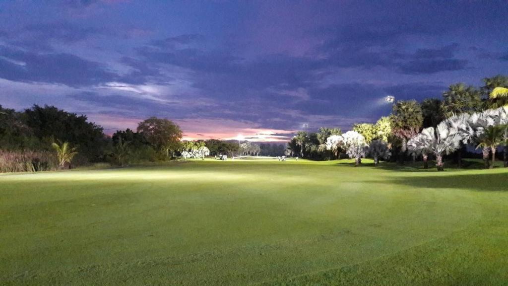 Suwan Golf & Country Club Hotel Nakhon Pathom Exterior photo