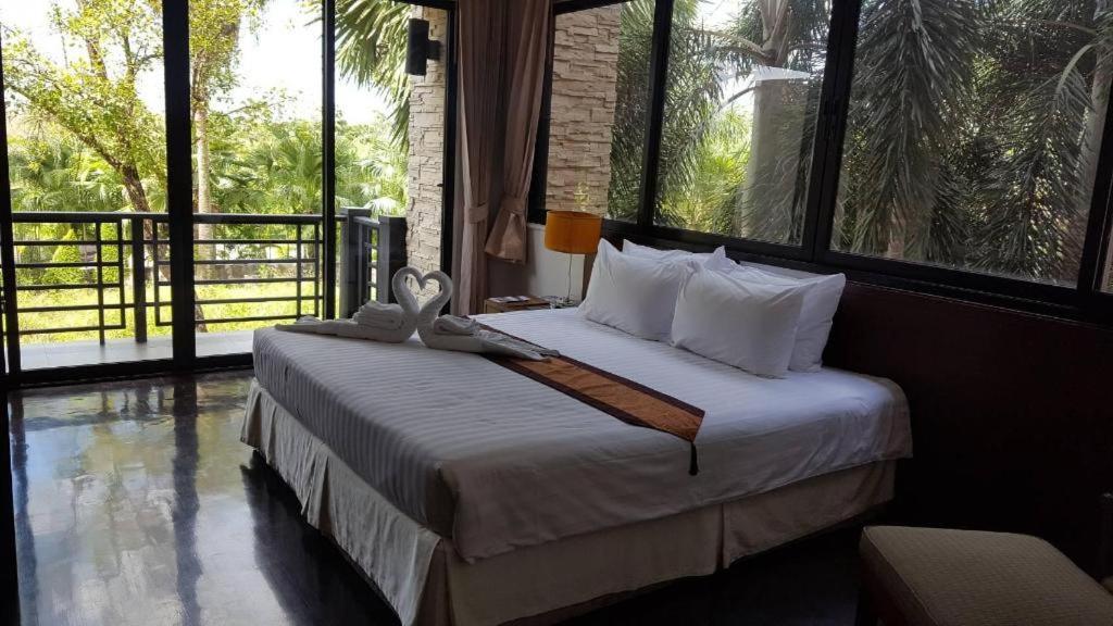 Suwan Golf & Country Club Hotel Nakhon Pathom Exterior photo