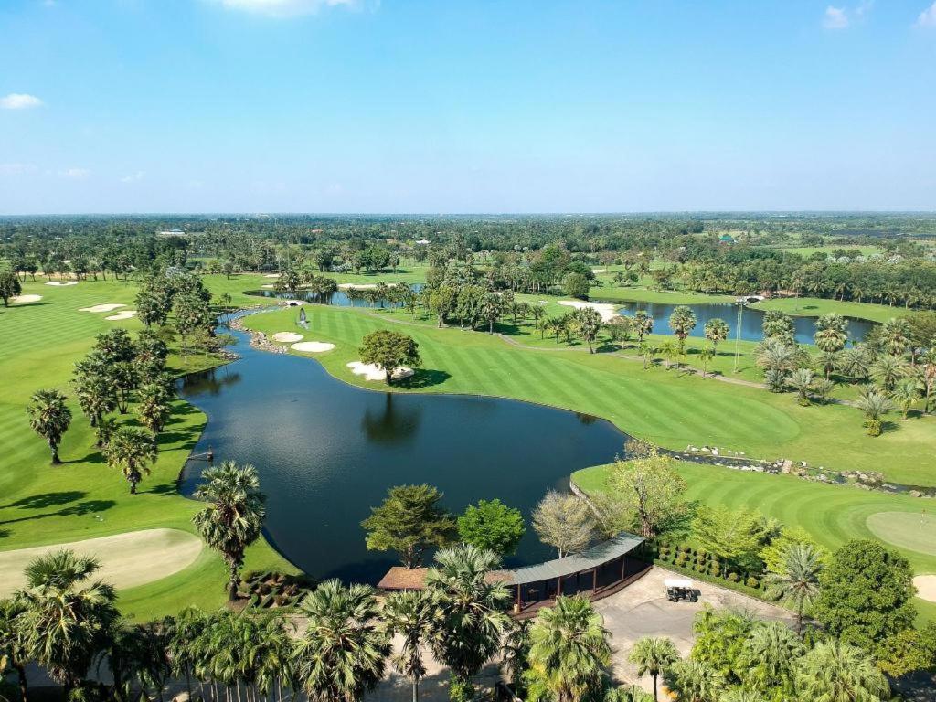 Suwan Golf & Country Club Hotel Nakhon Pathom Exterior photo